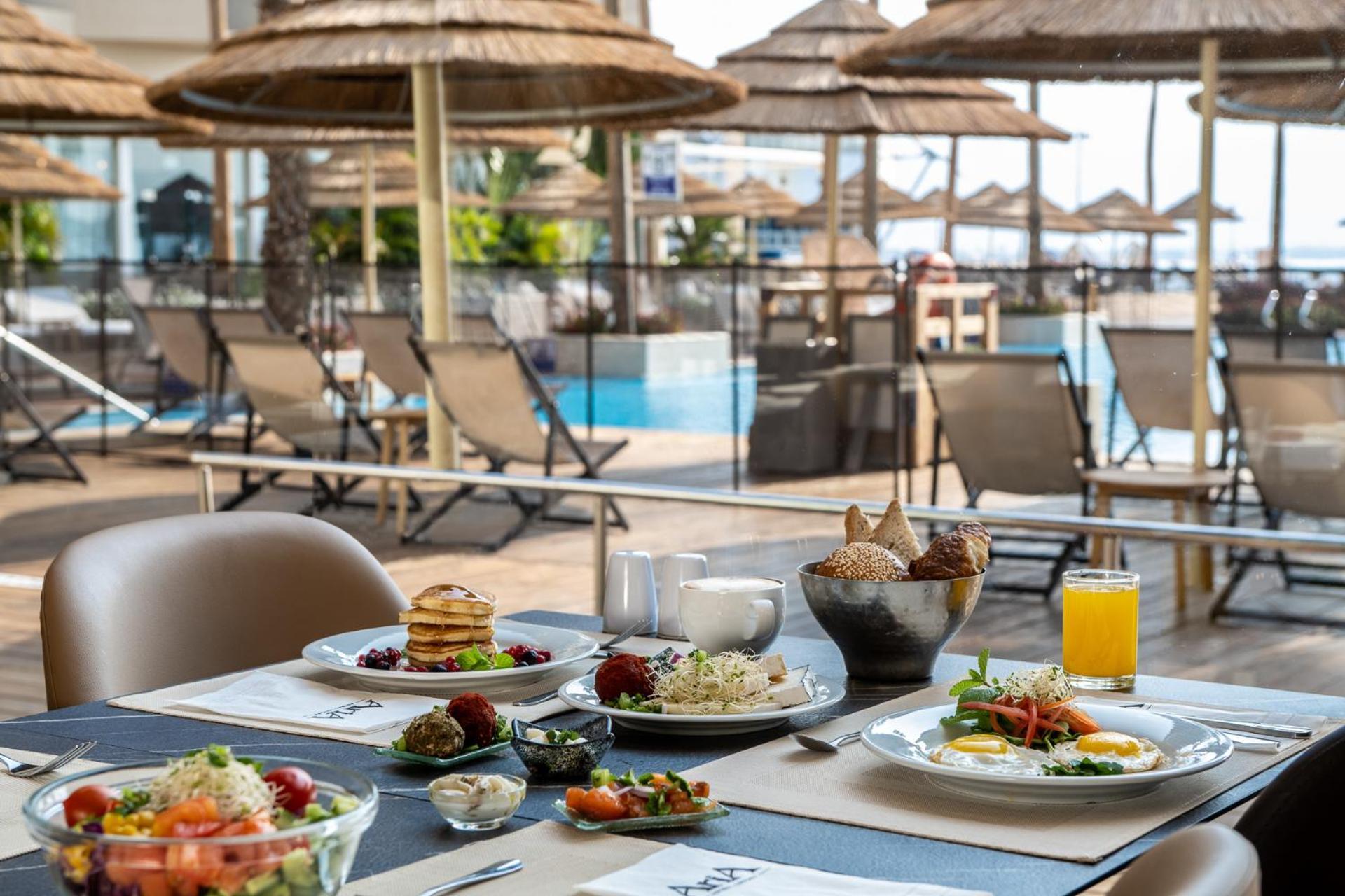 Aria Otel Eilat Dış mekan fotoğraf A buffet at a hotel